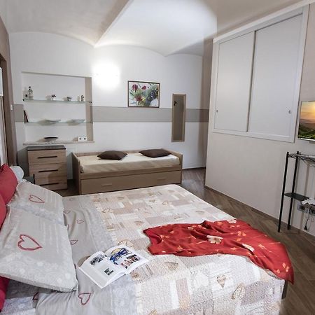 Il Cortiletto Lägenhet Verduno Exteriör bild
